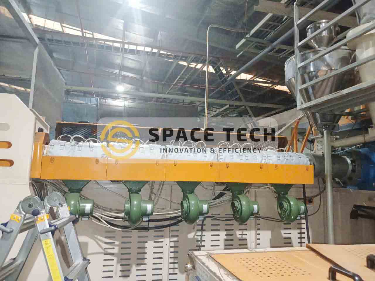 Bảo ôn UNILAD sau khi lắp đặt cho trục vít máy ép nhựa