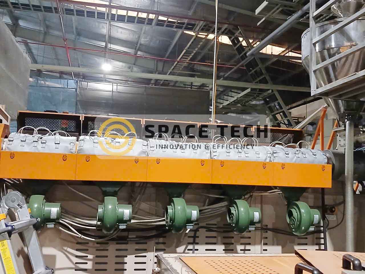 Bảo ôn UNILAD sau khi lắp đặt cho trục vít máy ép nhựa